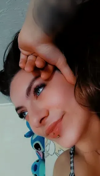 Aya, 24