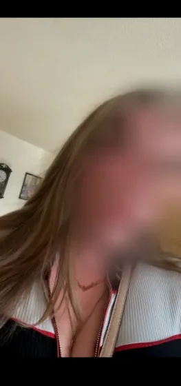 Eva, 25