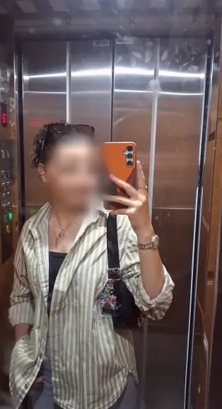 Hajar, 21