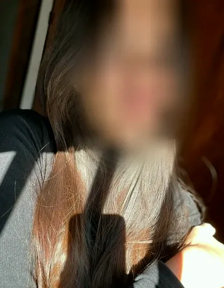 Julia, 32