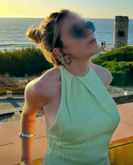 Julia, 38