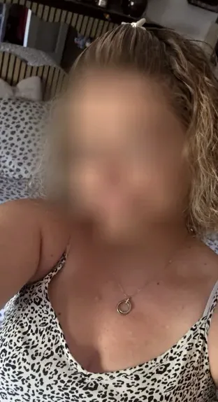 Lauren, 35