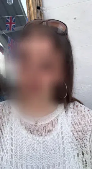Lauren, 26