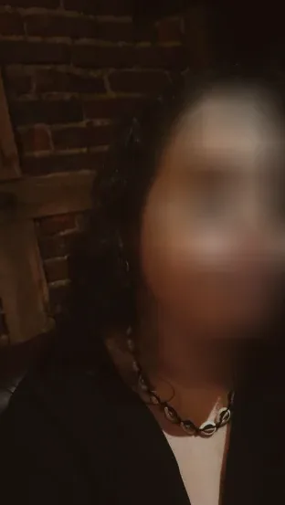Shania, 24