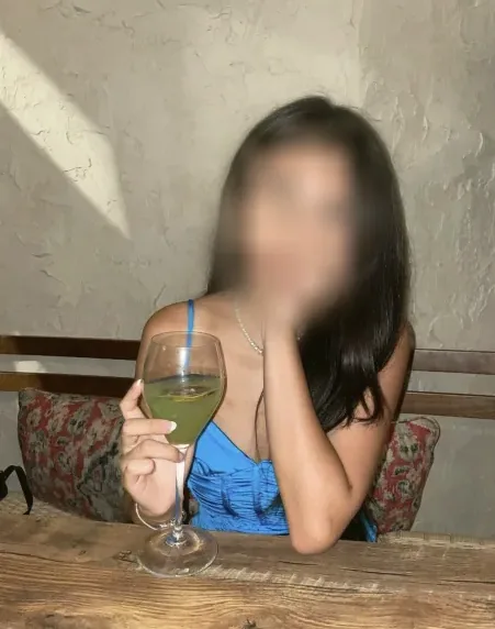 Zeynep, 19